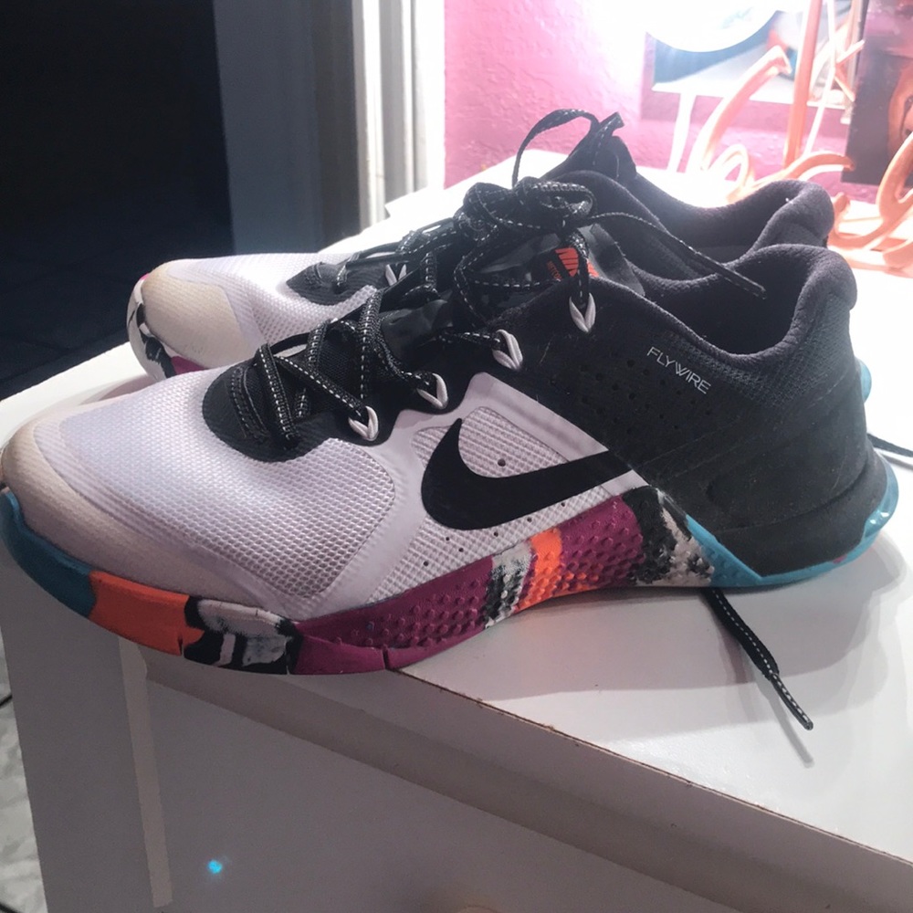 Size 6 womens metcons
